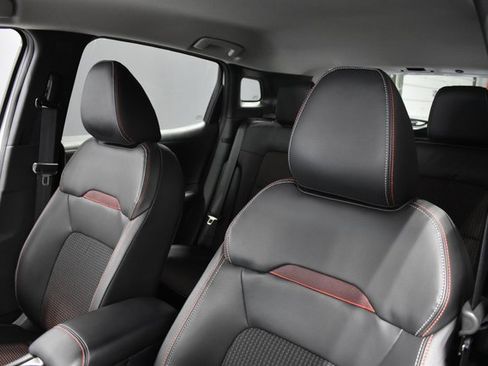 Certified 2025 Nissan Kicks SR image 15