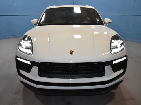 Certified 2025 Porsche Macan AWD/4WD image 25