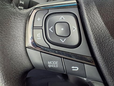 Used 2018 Toyota Avalon XLE image 16