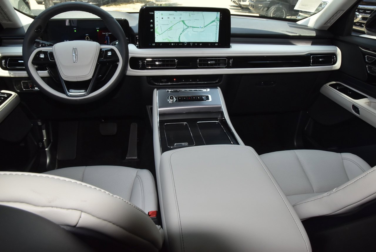 New 2026 Lincoln Aviator 2WD image 17