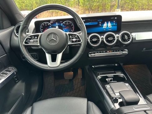 Used 2023 Mercedes-Benz GLB 250 4MATIC image 2