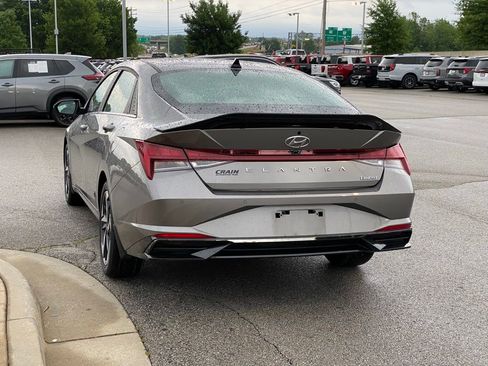 Used 2022 Hyundai Elantra Limited FWD image 5