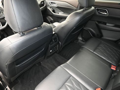 Used 2022 Nissan Rogue Platinum w/ Head-Up Display Package image 14