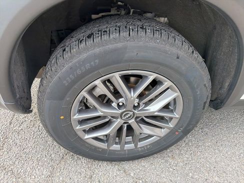 Used 2023 Nissan Rogue S image 14