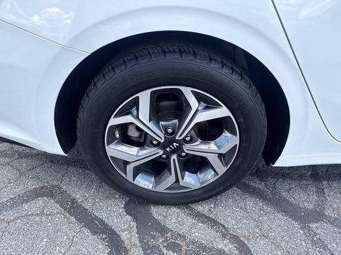 Used 2020 Kia Forte LXS FWD image 12