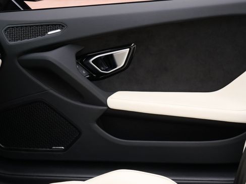 Used 2024 Lamborghini Huracan EVO image 20