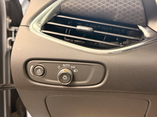 Used 2017 Chevrolet Malibu LT FWD image 18