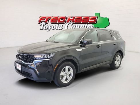 Used 2022 Kia Sorento LX image 1