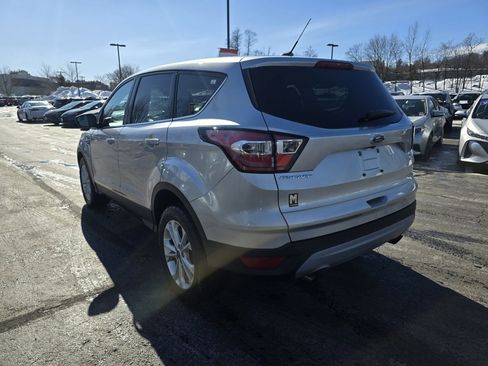 Used 2017 Ford Escape SE image 5