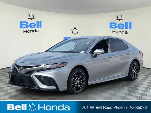 Used 2021 Toyota Camry SE image 1