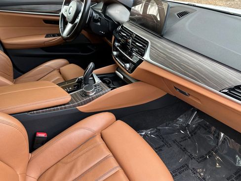 Used 2023 BMW 540i w/ M Sport Package image 16