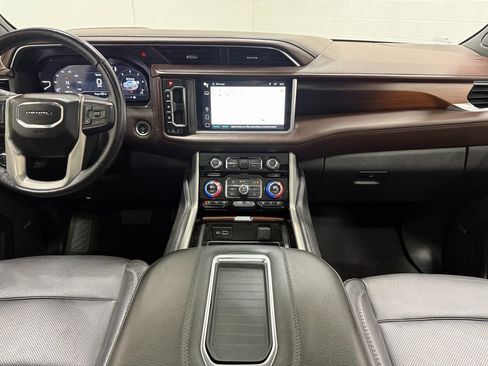 Used 2022 GMC Yukon XL Denali w/ Denali Premium Package image 35