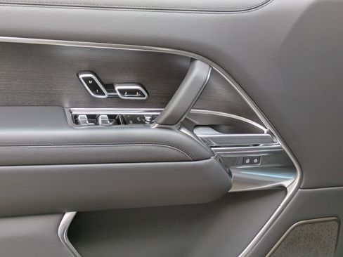 New 2025 Land Rover Range Rover Long Wheelbase Autobiography image 13