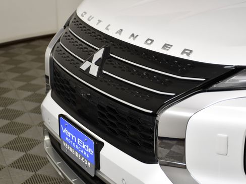 Used 2024 Mitsubishi Outlander SE AWD/4WD image 11