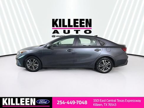 Used 2023 Kia Forte LXS w/ LXS Technology Package FWD image 4
