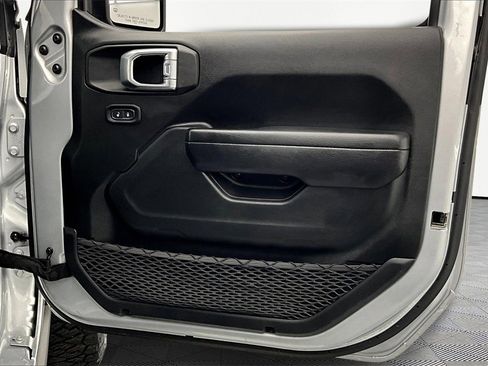 Used 2022 Jeep Gladiator Willys image 25