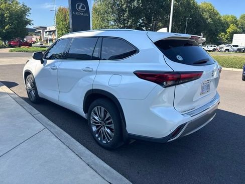 Used 2020 Toyota Highlander Platinum AWD/4WD image 2