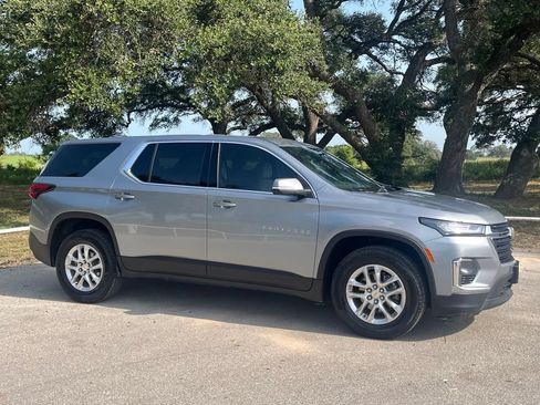 Used 2023 Chevrolet Traverse LS w/ Safety Package FWD image 3