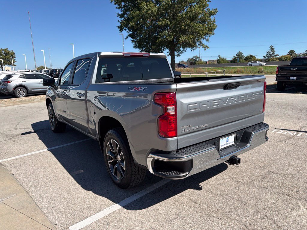 Used 2024 Chevrolet Silverado 1500 LT AWD/4WD image 5