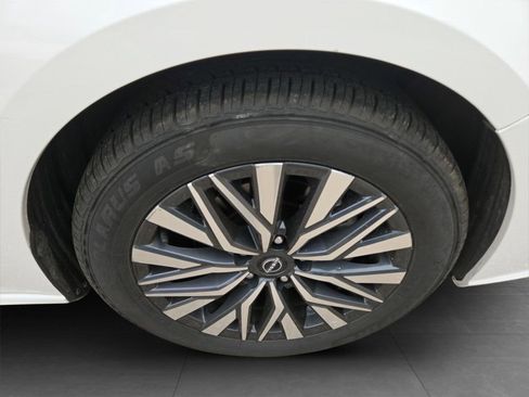 Used 2025 Nissan Altima 2.5 SV FWD image 32