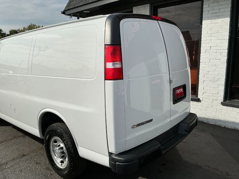 Used 2021 Chevrolet Express 3500 w/ Driver Convenience Package image 28