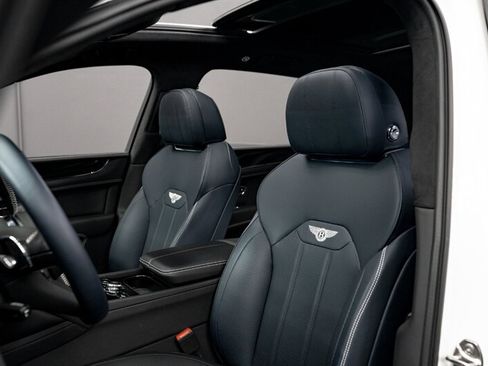 Used 2024 Bentley Bentayga AWD/4WD image 30