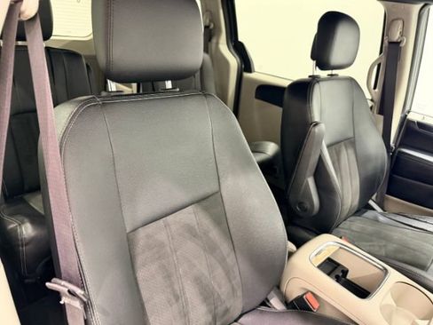 Used 2019 Dodge Grand Caravan SXT image 21