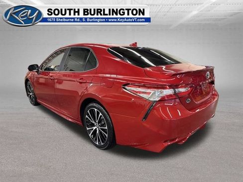 Used 2020 Toyota Camry SE FWD image 4