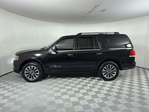Used 2016 Lincoln Navigator Select RWD image 2