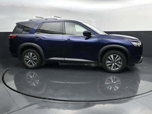 Used 2023 Nissan Pathfinder SL FWD image 9