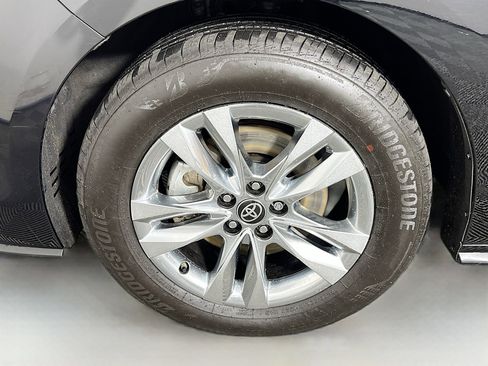 Used 2025 Toyota Sienna Limited AWD/4WD image 27