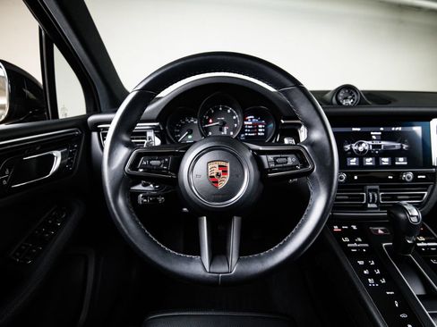 Certified 2024 Porsche Macan AWD/4WD image 26