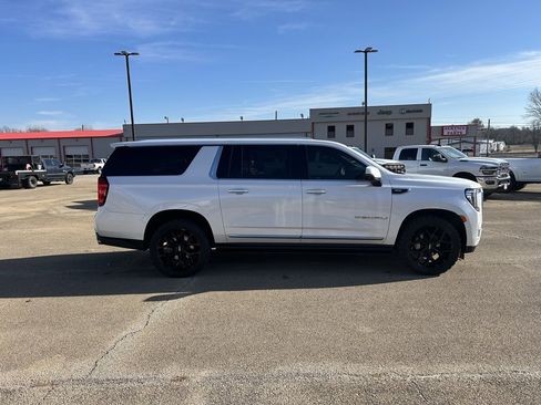 Used 2023 GMC Yukon XL Denali image 6