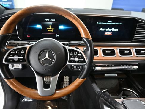 Used 2021 Mercedes-Benz GLS 580 4MATIC image 9