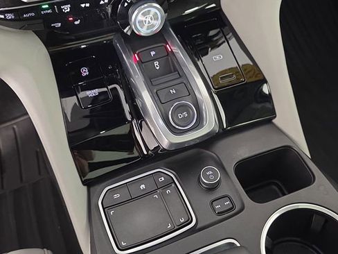 Used 2023 Acura MDX SH-AWD w/ Technology Package image 31