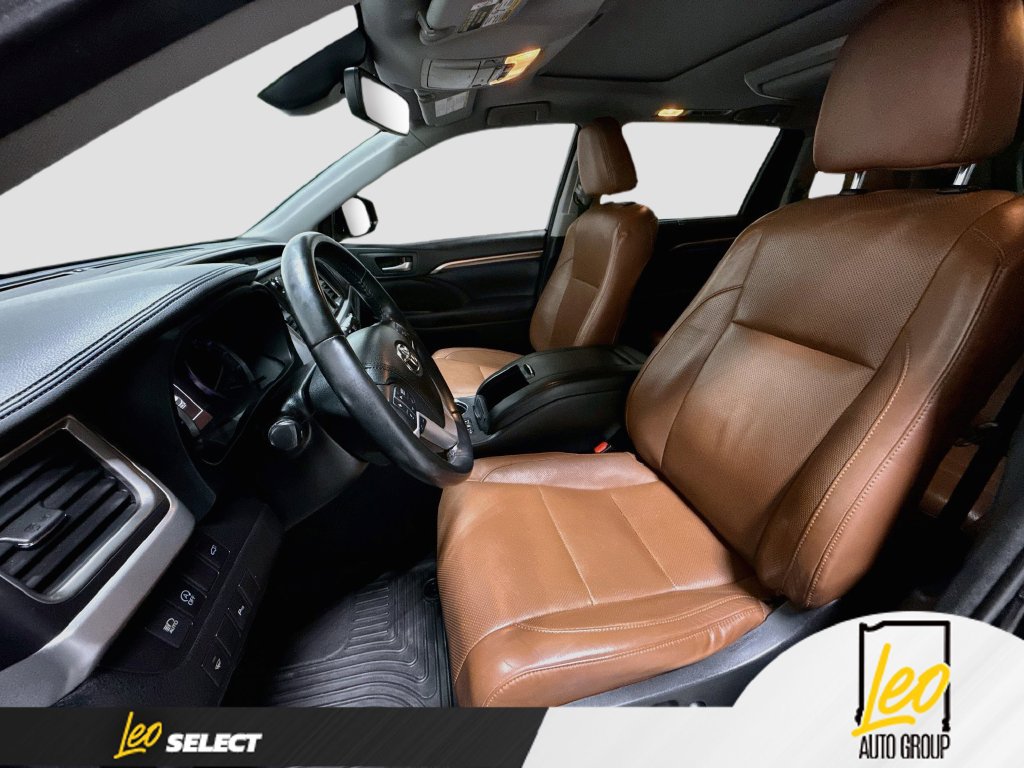Used 2018 Toyota Highlander Limited w/ Carpet Mat Package (TMS) FWD image 24