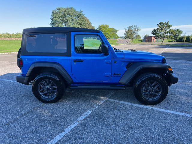 Used 2025 Jeep Wrangler Sport AWD/4WD image 12