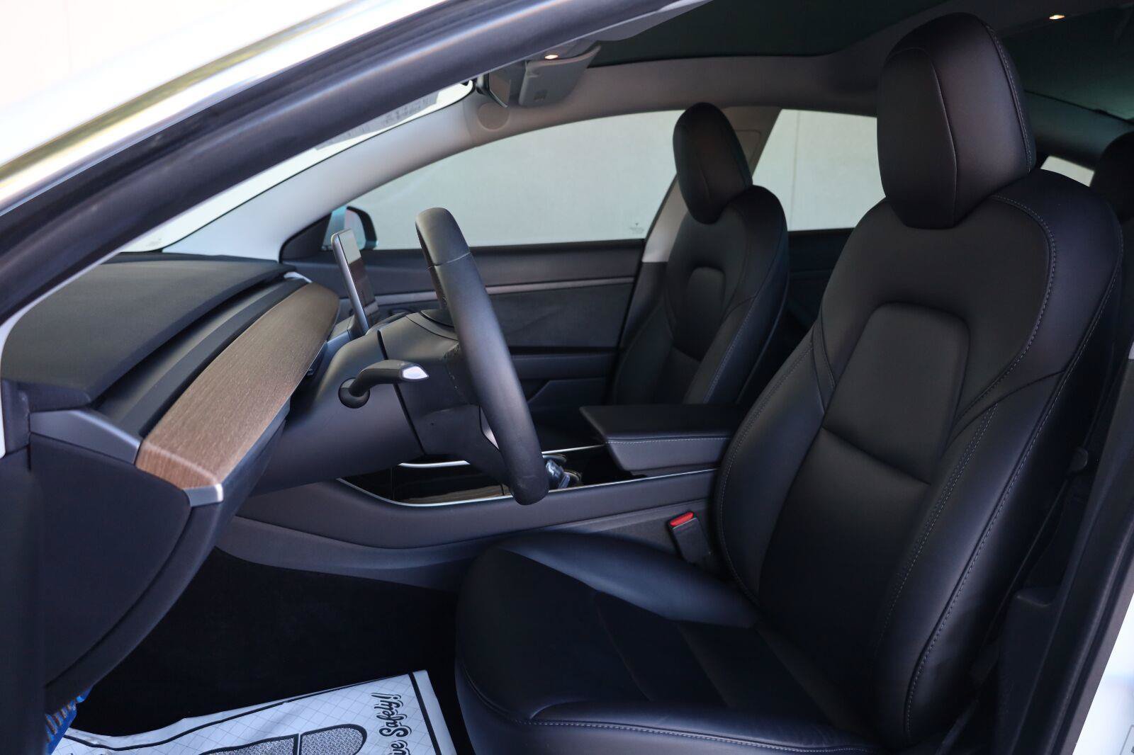 Used 2020 Tesla Model 3 Standard Range Plus RWD image 18