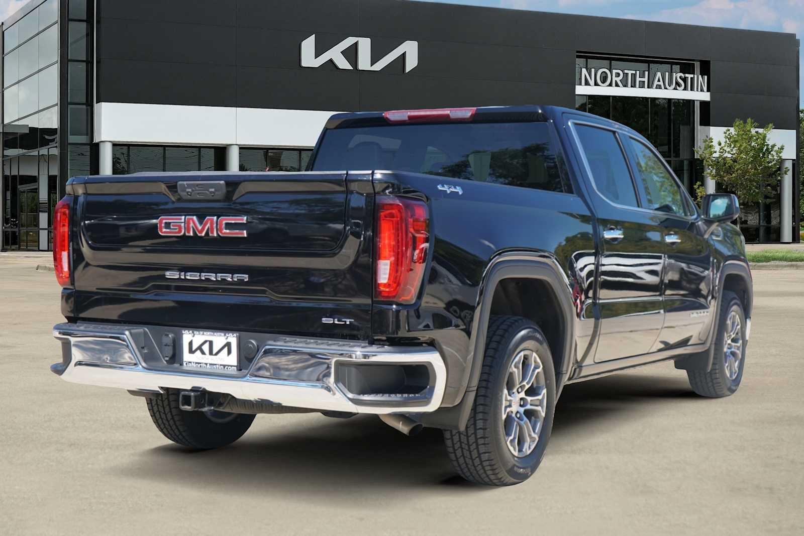 Used 2025 GMC Sierra 1500 SLT AWD/4WD image 5