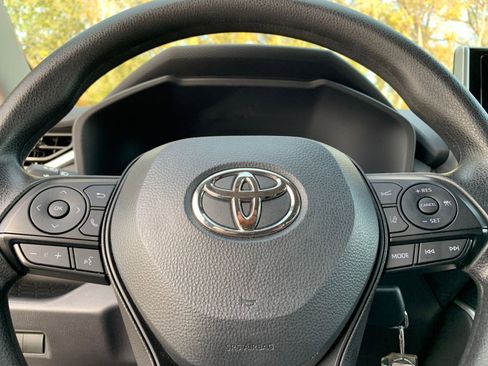 Used 2025 Toyota RAV4 LE image 27