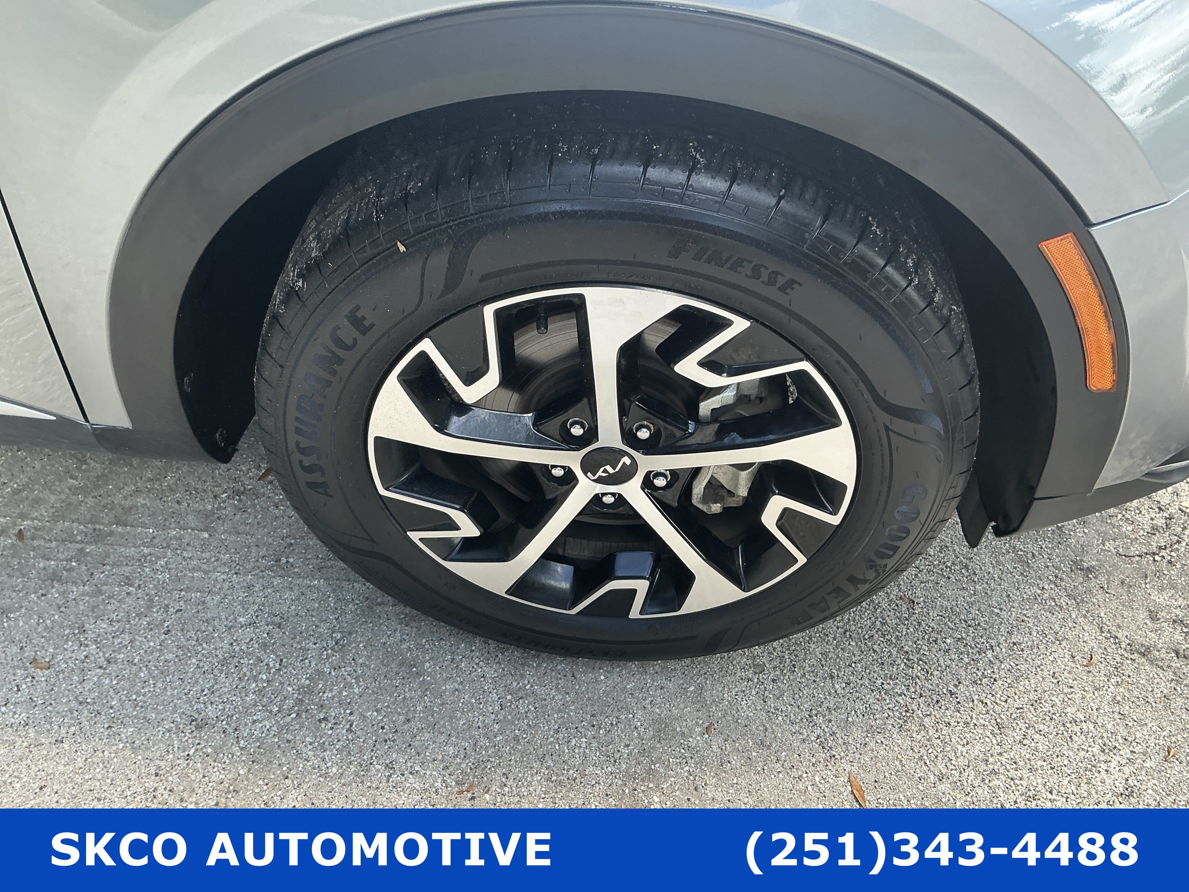 Used 2024 Kia Sportage EX FWD image 9