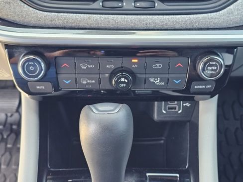 Used 2023 Jeep Compass Latitude w/ Convenience Group AWD/4WD image 29