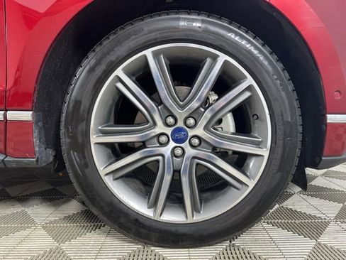 Used 2019 Ford Edge Titanium w/ Equipment Group 301A FWD image 9