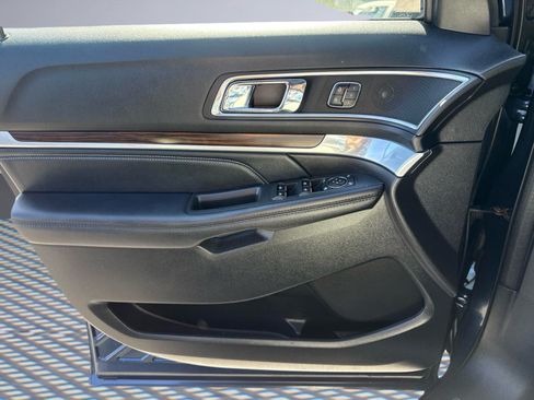 Used 2017 Ford Explorer Limited w/ Equipment Group 303A AWD/4WD image 21