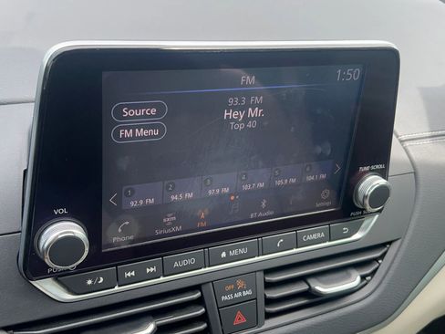 Used 2019 Nissan Altima 2.5 SV FWD image 14