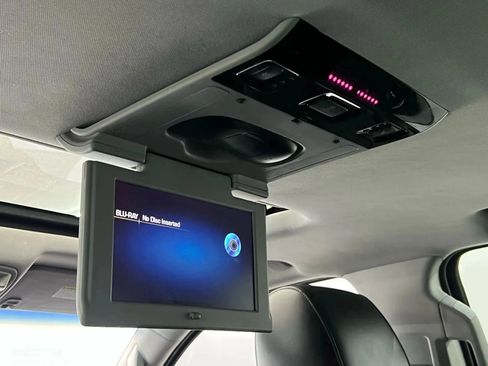 Used 2015 Cadillac Escalade Premium image 16