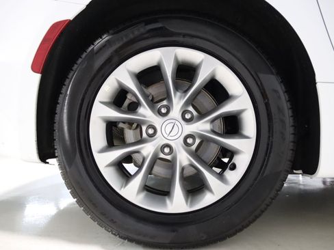 Used 2026 Chrysler Pacifica Limited FWD image 66