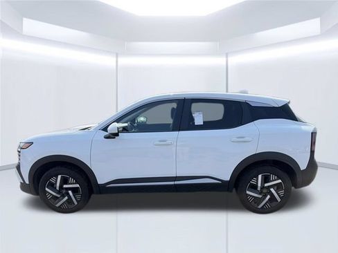 Used 2025 Nissan Kicks SV FWD image 10