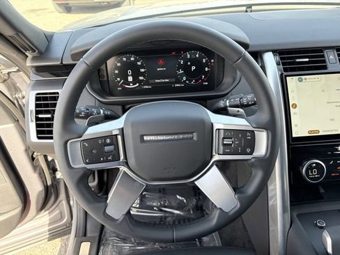 Used 2025 Land Rover Discovery S AWD/4WD image 10