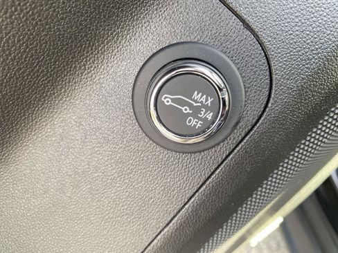 Used 2023 GMC Acadia Denali w/ Denali Technology Package AWD/4WD image 19